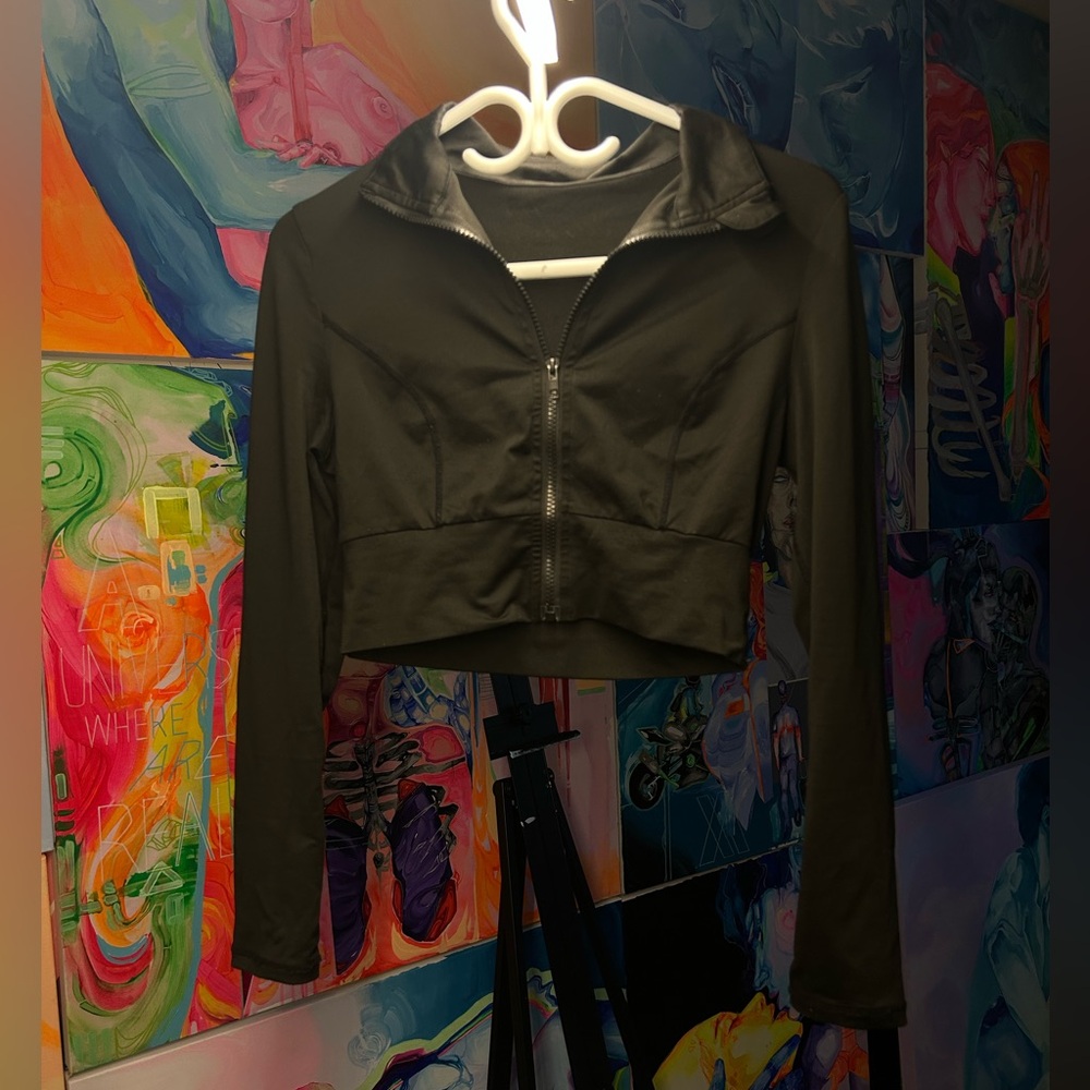 SHEIN Black Cropped Zip-Up Jacket
